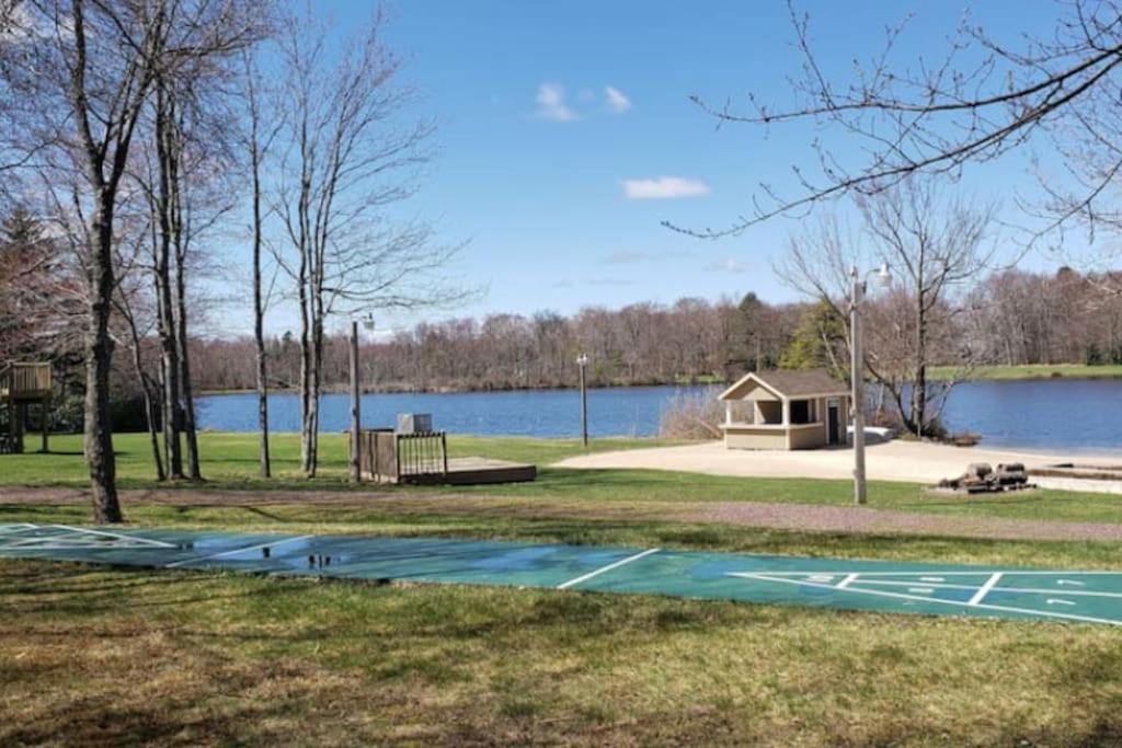 Walk To Pool & Beach - Spacious Gateway, Hot Tub, Game Room Pocono Country Place Extérieur photo